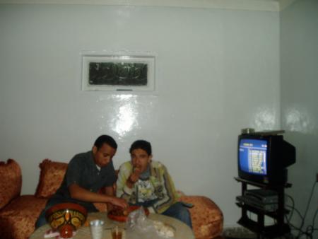 moi  et  issam  on  bouffe  lol